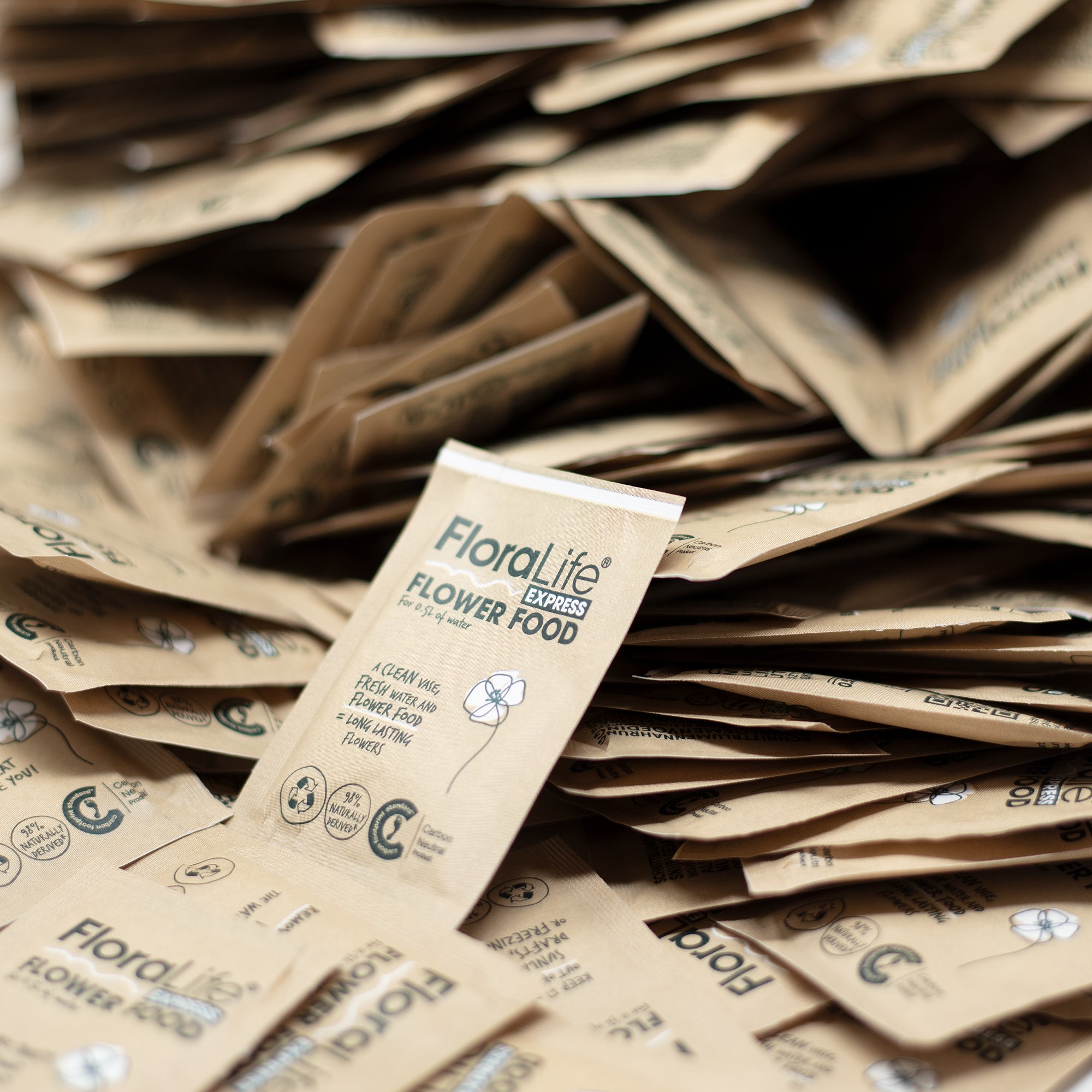 Poudre FloraLife® Express - Sachets en papier pour 0,5 litre d'eau - Carton de 1000 pièces.