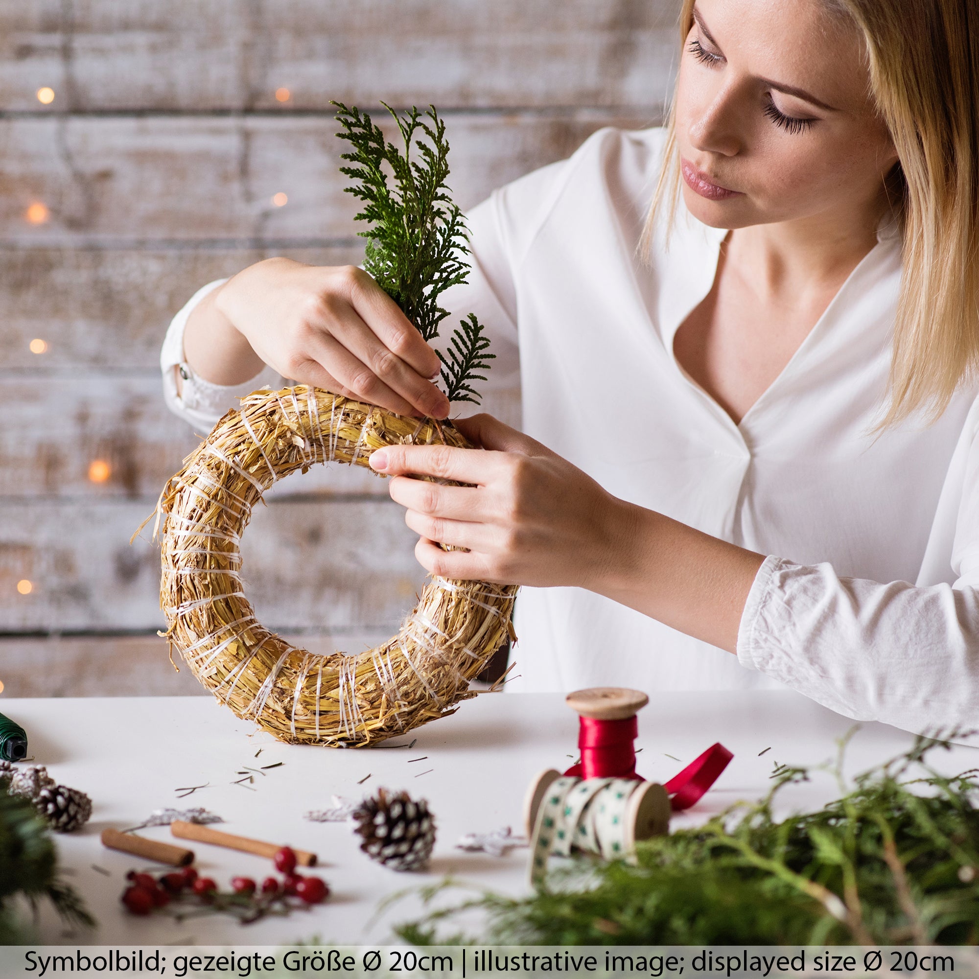 Adventskranz-DIY-Set - Inhalt: 1x Strohkranz 30 cm, 4x Kerzenhalter gold matt 8 cm, 1x Wickeldraht grün 100g