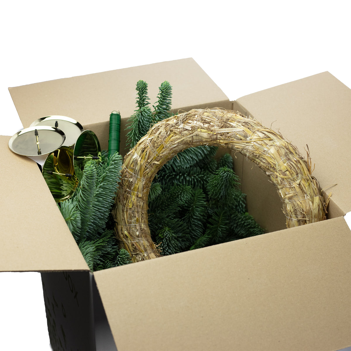 Adventskranz-DIY-Set inkl. Tannengrün - Inhalt: 1x Strohkranz 30 cm, 4x Kerzenhalter gold glänzend 8 cm, 1x Wickeldraht grün 100g, 1x Tannengrün (ca. 1,5 kg)