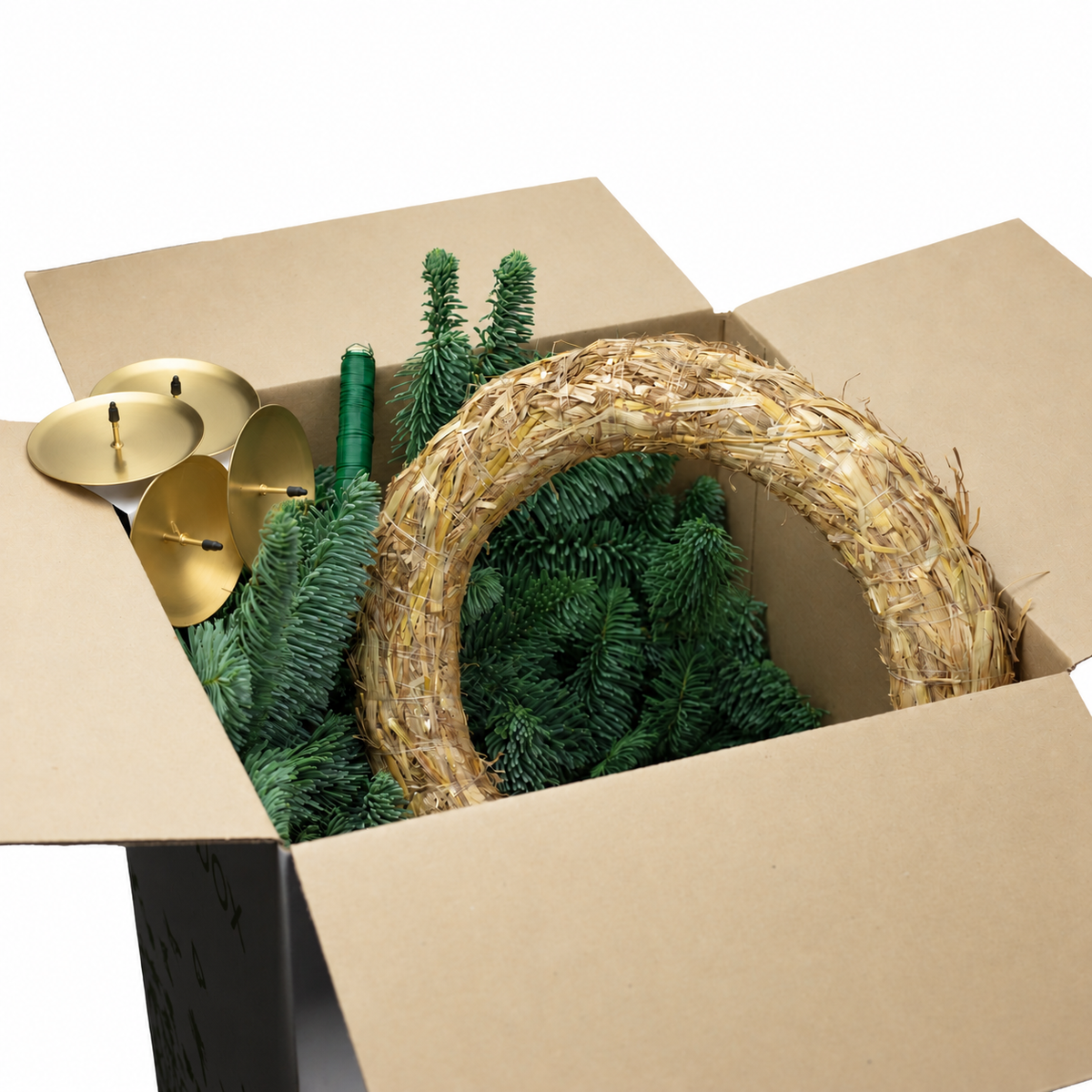 Adventskranz-DIY-Set inkl. Tannengrün - Inhalt: 1x Strohkranz 30 cm, 4x Kerzenhalter gold matt 8 cm, 1x Wickeldraht grün 100g, 1x Tannengrün (ca. 1,5 kg)